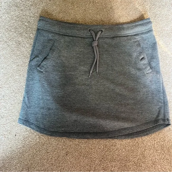 EUC Women’s Forever 21 Rounded Hem Skirt size Medium in Gray - Picture 2 of 5